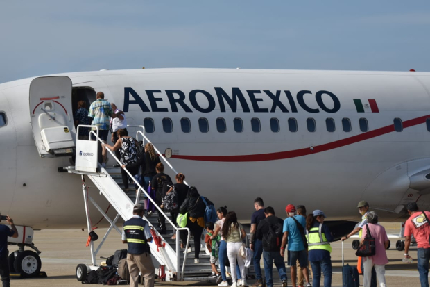 AEROMÉXICO, Volaris y Viva Aerobús realizaron vuelos humanitarios, ayer.