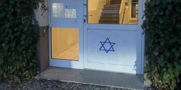 ALEMANIA. Denuncian pintas que refieren al Holocausto, con puertas marcadas con la estrella de David en casas judías.