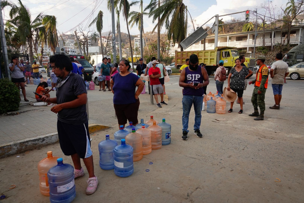 La Sedena ha instalado potabilizadoras de agua para distribuir en las colonias de Acapulco.