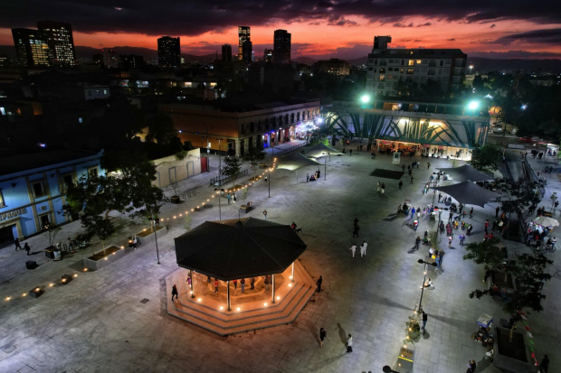 Así luce esta noche la Plaza Garibaldi en CDMX tras su remodelación