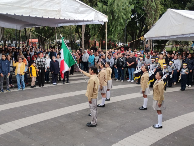La ceremonia inició con honores a la Bandera e Himno Nacional Mexicano