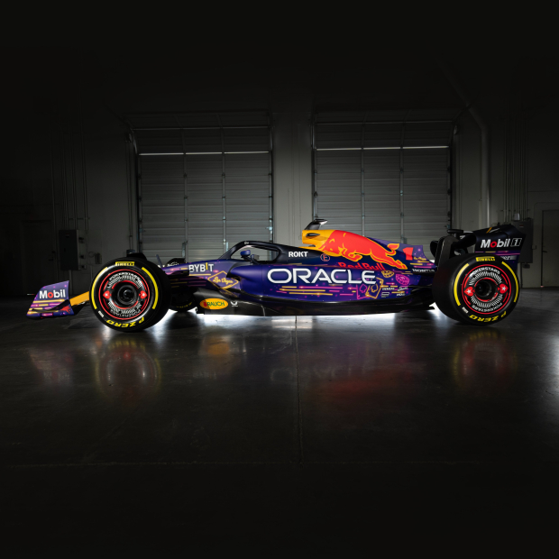 Red Bull presentó el monoplaza que Checo Pérez y Max Verstappen conducirán en el Gran Premio de Las Vegas de F1.