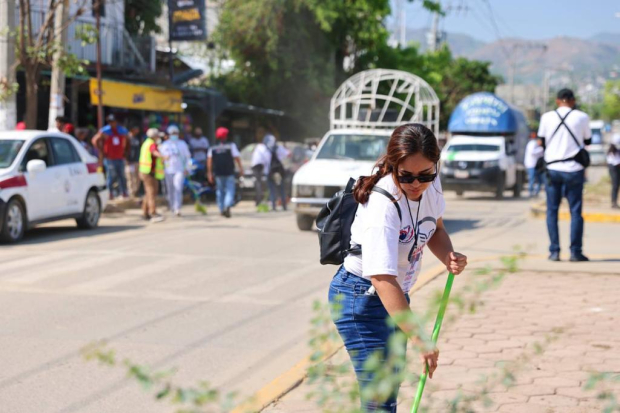 Logra Evelyn Salgado más calles limpias y libres de escombro en Acapulco