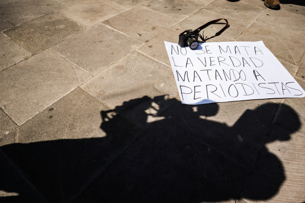 En Tapachula, Chiapas, periodistas de diferentes medios de comunicación realizaron una protesta en el parque Miguel Hidalgo, para exigir al Gobierno federal detenga los ataques contra el gremio en México, ayer. La organización Artículo 19 ha reportado 272 agresiones durante el primer semestre de 2023.