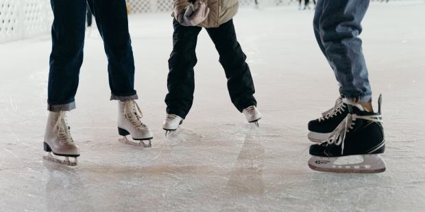 En la CDMX durante todo el año hay pistas para patinar sobre hielo en varios centros comerciales.