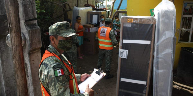 La Sedena entregará este lunes canastas básicas, despensas y agua embotellada, así como enseres domésticos en Acapulco y Coyuca de Benítez.