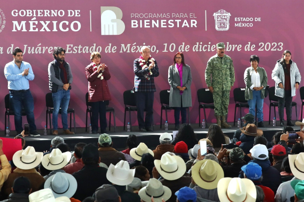 La mandataria mexiquense reafirma su compromiso con los más necesitados; entregará 400 mil tarjetas del programa Mujeres con Bienestar, y dará cobertura universal a personas con discapacidad