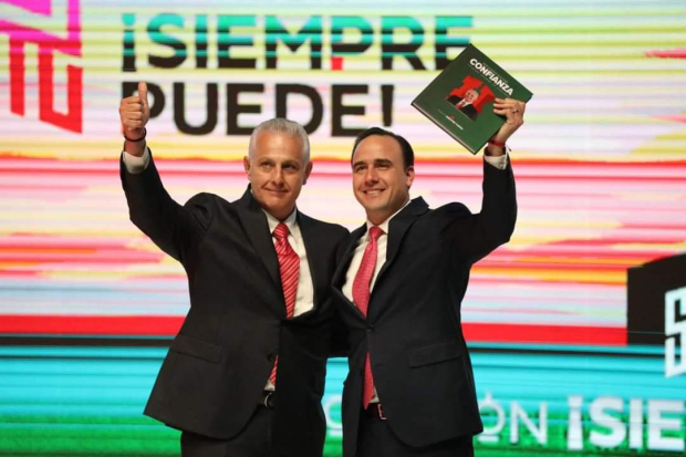 El gobernador de Coahuila, Manolo Jiménez, asiste al segundo Informe del alcalde de Torreón;