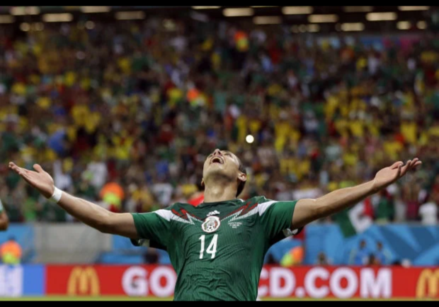Javier Hernández festeja gol contra Croacia en el Mundial en 2014