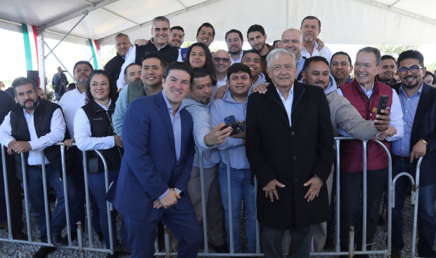 Presidente López Obrador y autoridades conmemoran la garantía de agua para 5 millones de habitantes.