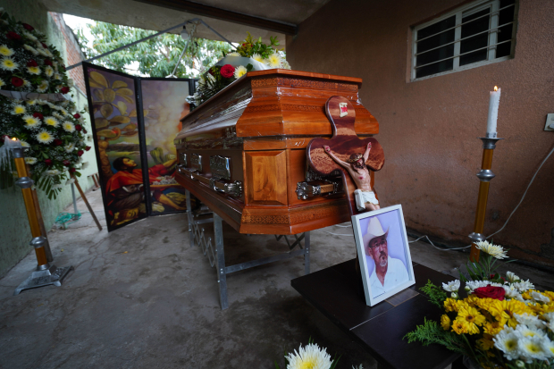 El 30 de junio pasado se realizó el funeral del exlíder de las autodefensas de Buenavista Tomatlán, Michoacán, Hipólito Mora, luego de que la víspera, él y sus escoltas fueron emboscados por un comando armado.