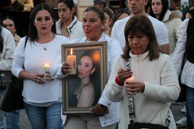 Familiares de Thalía Cornejo, una de las víctimas de la masacre  de Salvatierra, exigen justicia por el ataque.