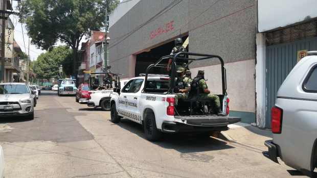 Elementos de la Guardia Nacional acudieron a las inmediaciones del Hotel Dos Mundos, ubicado en la Ciudad de México, donde fueron extorsionadas 13 personas  vía telefónica, el pasado 20 de mayo del 2020.