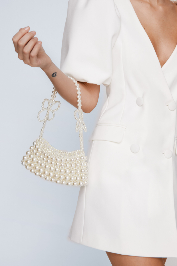 Las perlas son un accesorio clave para lucir un outfit espectacular.
