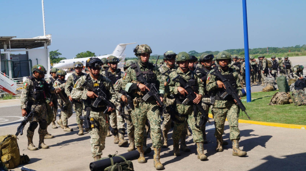 Un agrupamiento de 600 elementos del Ejército, integrado por 100 de las Fuerzas Especiales y 500 de la Fuerza de Tarea Regional, arriban al Aeropuerto Internacional de Villahermosa, el pasado 5 de enero.