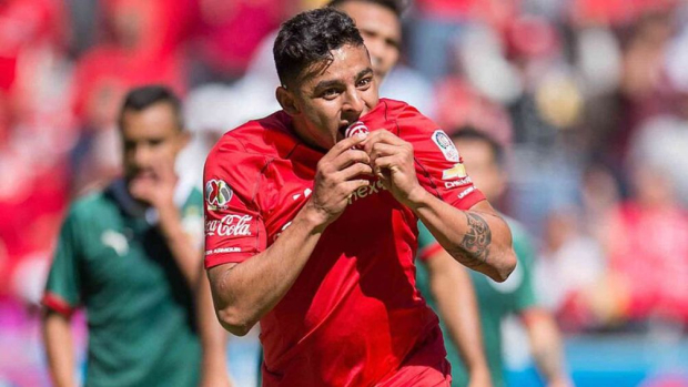 Alexis Vega celebra gol con Toluca en su primera etapa