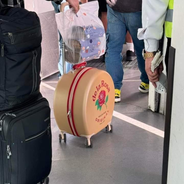 Así luce la maleta de mazapán.