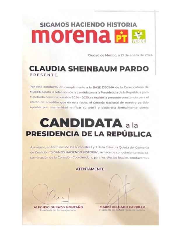 Morena entrega constancia a Claudia Sheinbaum que la ratifica como su candidata a la Presidencia.