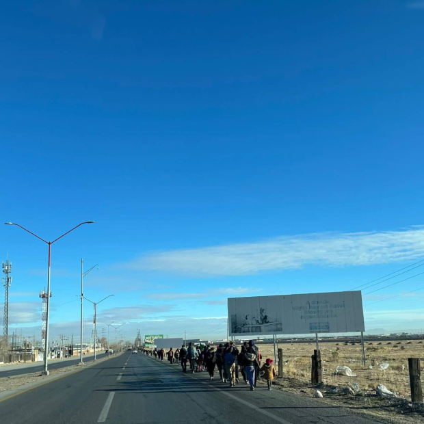 Este lunes 22 de enero, se registró la llegada de una nueva caravana migrante, compuesta por alrededor de 500 personas, a los límites de la ciudad fronteriza.