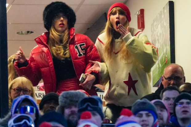 Taylor Swift y Brittany Mahomes en el juego de Kansas City contra Buffalo Bills