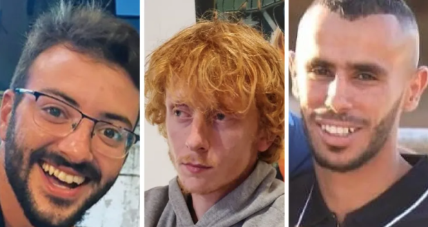 De izquierda a derecha, Alon Shamriz, Yotam Haim y Samer Fouad El-Talalka,  los rehenes israelíes asesinados por error del ejército de Israel, el 15 de diciembre.