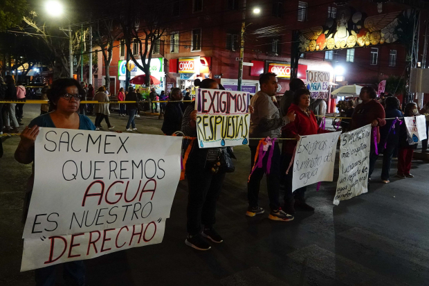 Protesta en Miguel Ángel de Quevedo, alcaldía Coyoacán, anoche.