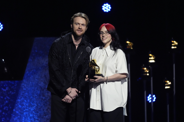 Billie Eilish y su hermano Finneas.