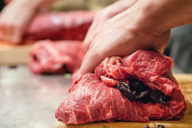 OMS asoció carne procesada con la aparición de un tipo de cáncer.