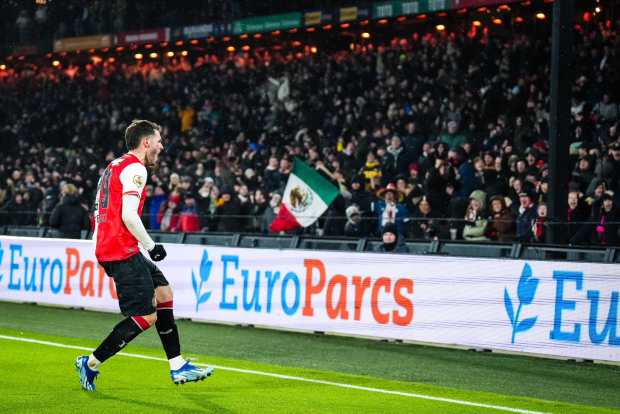 Santiago Giménez celebra un gol con el Feyenoord