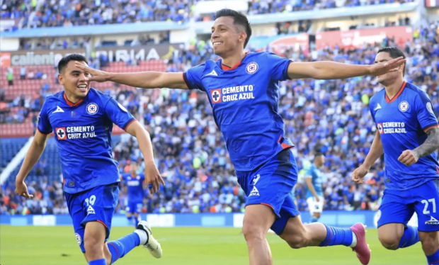 Jugadores del Cruz Azul en su duelo contra Mazatlán en el Clausura 2024.