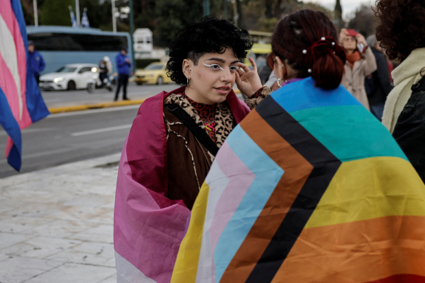 Grecia da un paso histórico y aprueba el matrimonio gay.