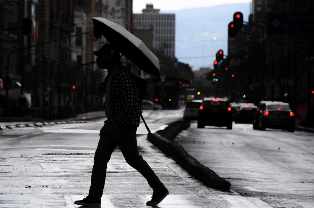 La interacción entre sistemas meteorológicos puede afectar cómo llega la lluvia al país.