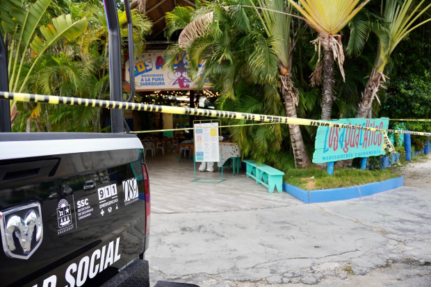 Por presunto cobro de derecho de piso, el restaurante Los Aguachiles, ubicado en Cancún, Quintana Roo, fue atacado en septiembre del 2023.