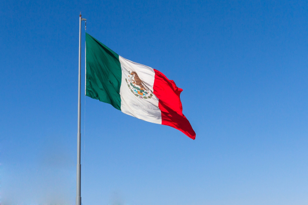 ¿Se suspenden clases por el Día de la Bandera en México?