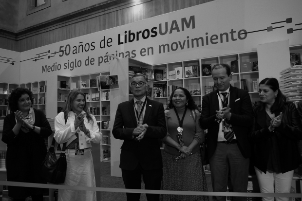 El rector de la UAM, José Antonio de los Reyes Heredia, inauguró el stand de esta casa de estudios, que ofrece más de mil 800 títulos para exhibición y 60 novedades editoriales.