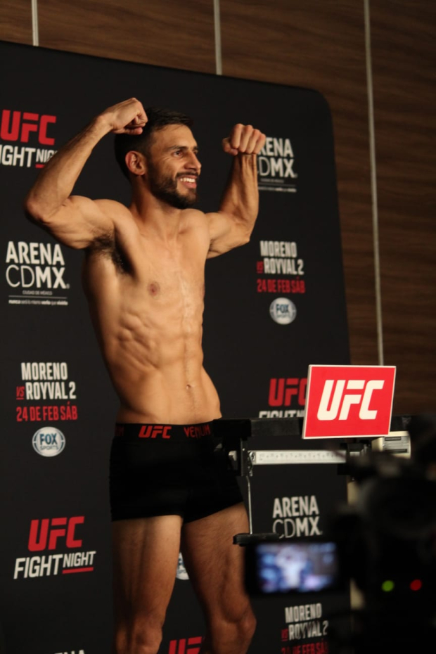 Yair "Pantera" Rodríguez en el pesaje oficial de UFC México