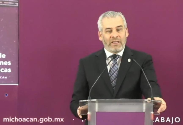 El gobernador de Michoacán, Alfredo Ramírez Bedolla, en conferencia de prensa realizada ayer.