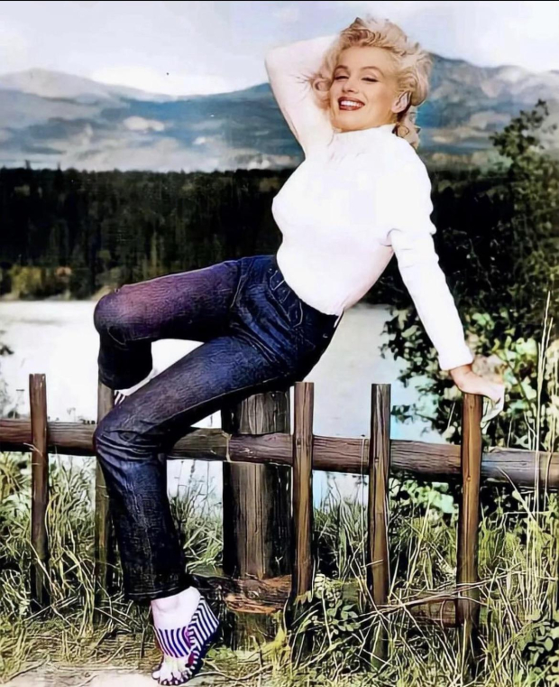 Los jeans fueron también usados por actrices íconos en el cine como Marilyn Monroe, a manera de rebeldía.