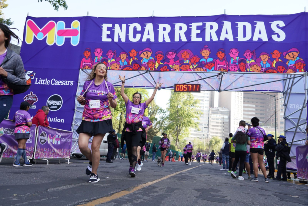Mujeres de todas las edades se unen en la tercera edición de "EncarreradaMH 2024" en Miguel Hidalgo.