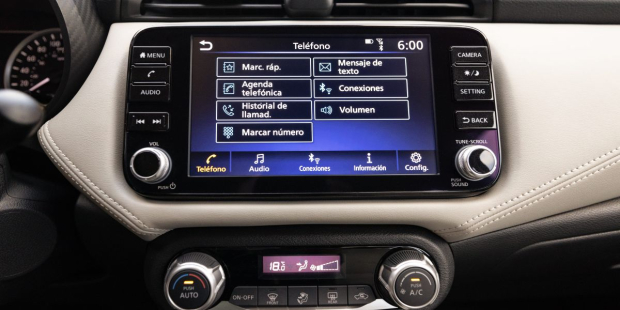 En su diseño interior ofrece un monitor avanzado de asistencia al conductor y TFT de 7” (I-DA), una pantalla touchscreen de 8” con Apple CarPlay® y Android Auto.