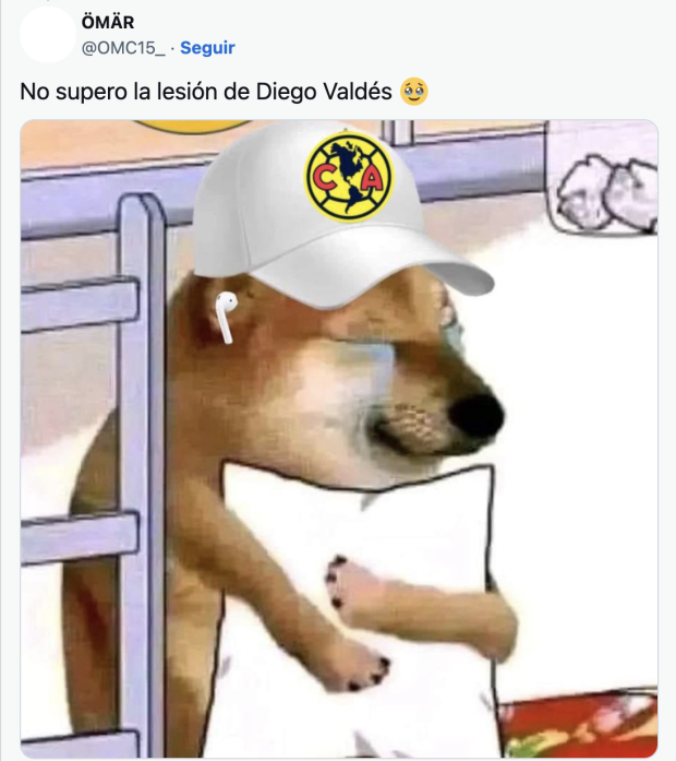 Diego Valdez abandona el partido por lesión