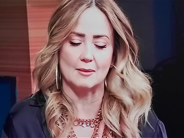 Andrea Legarreta llora por la muerte de Nicandro Díaz González
