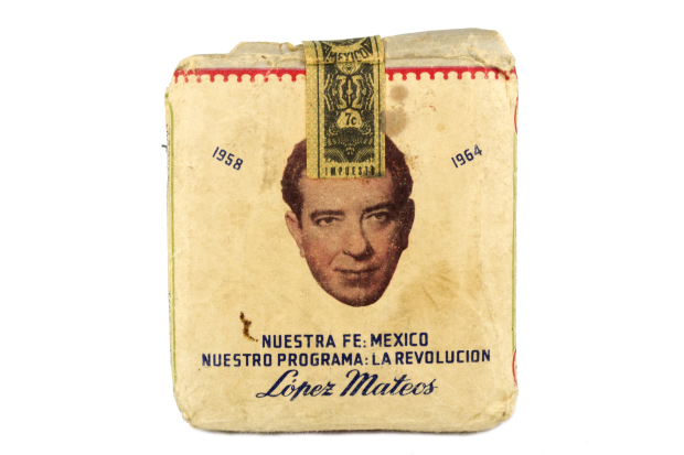 Adolfo López Mateos tenía una cajetilla de cigarros con su rostro.