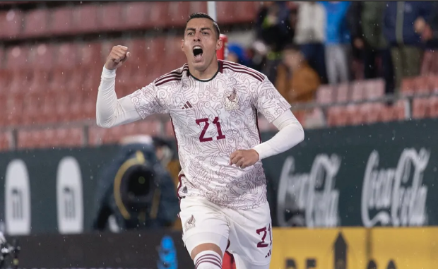 Rogelio Funes Mori celebra gol con la Selección Mexicana