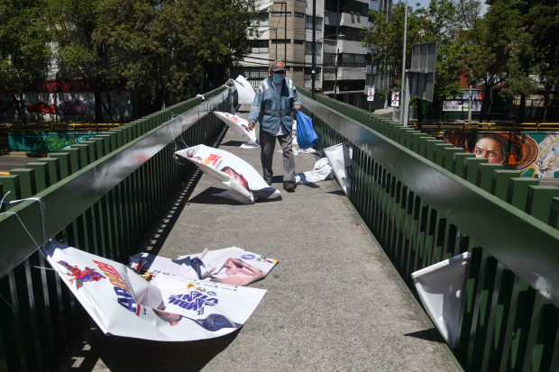 Propaganda electoral en un puente de la colonia Anzures de la capital mexicana, el 22 de marzo pasado.