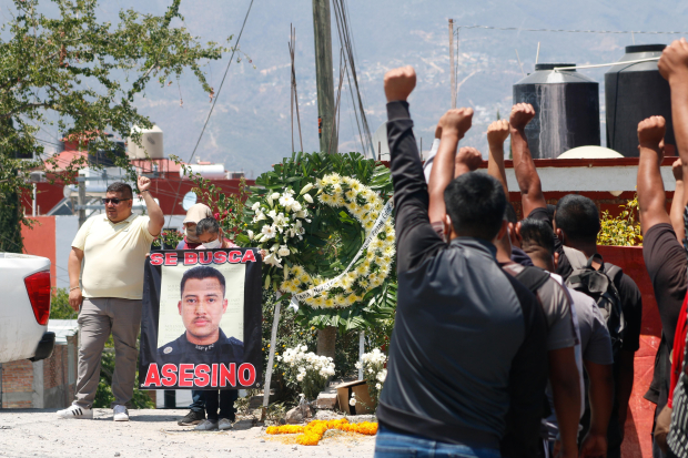 La familia de Yanqui Gómez, en una protesta el 7 de abril.