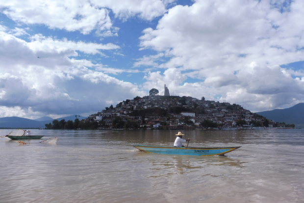 Lago de Pátzcuaro, uno de los cuerpos de agua más importantes.