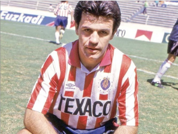 Javier "Vasco" Aguirre en Chivas de Guadalajara como jugador profesional