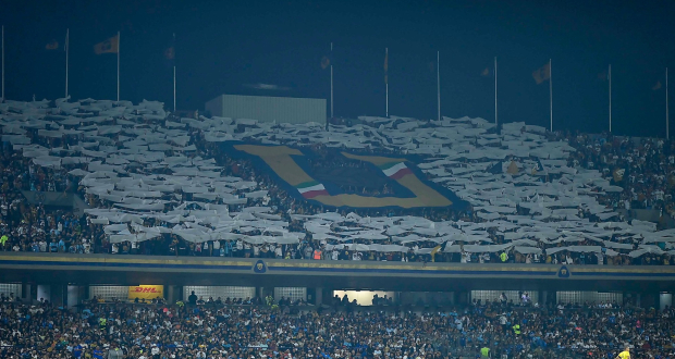 Afición durante el partido correspondiente a la jornada 13 del torneo Clausura 2024 de la Liga BBVA MX, entre los Pumas de la UNAM y la Máquina Celeste del Cruz Azul, realizado en el estadio Olímpico Universitario.
