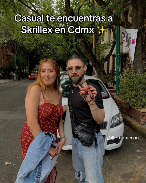 DJ Skrillex con una fan en CDMX
